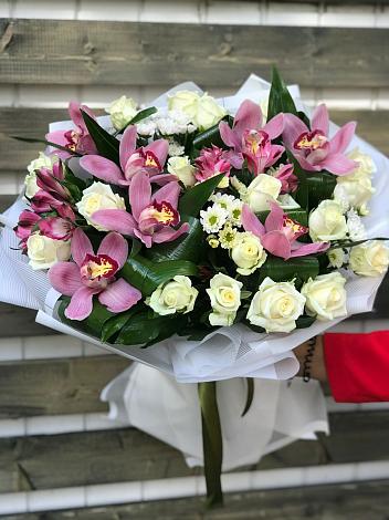 Букет цветов из: Розы и Хризантемы в Нарткале