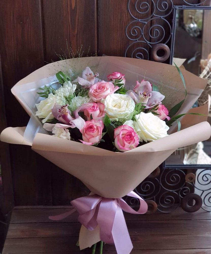 Букет цветов из: Гвоздики, Орхидеи, Розы и Хризантемы в Нарткале