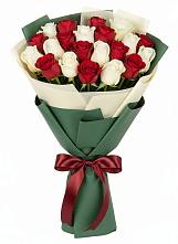 Букет Микс из красных и белых роз в Нарткале