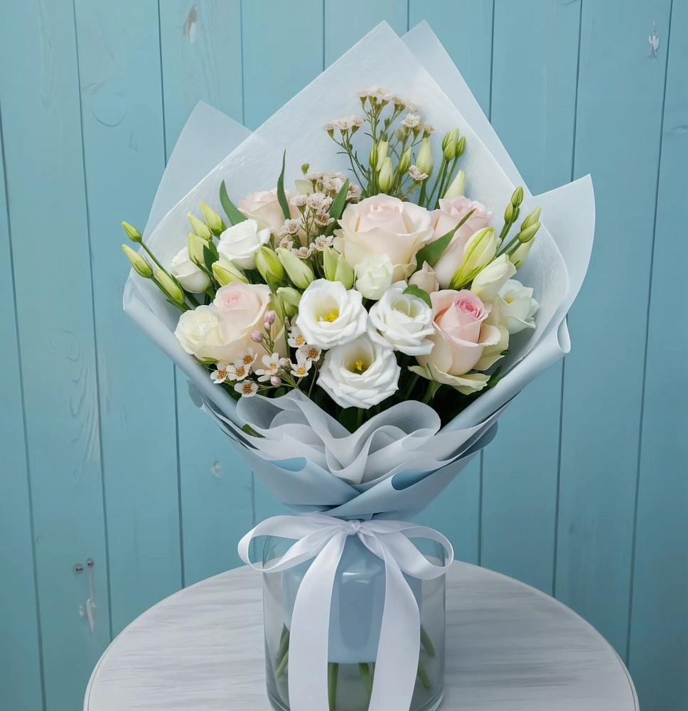 Букет цветов из: Розы и Лизиантусы в Нарткале