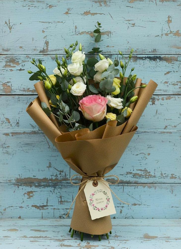 Букет цветов из: Розы и Лизиантусы в Нарткале