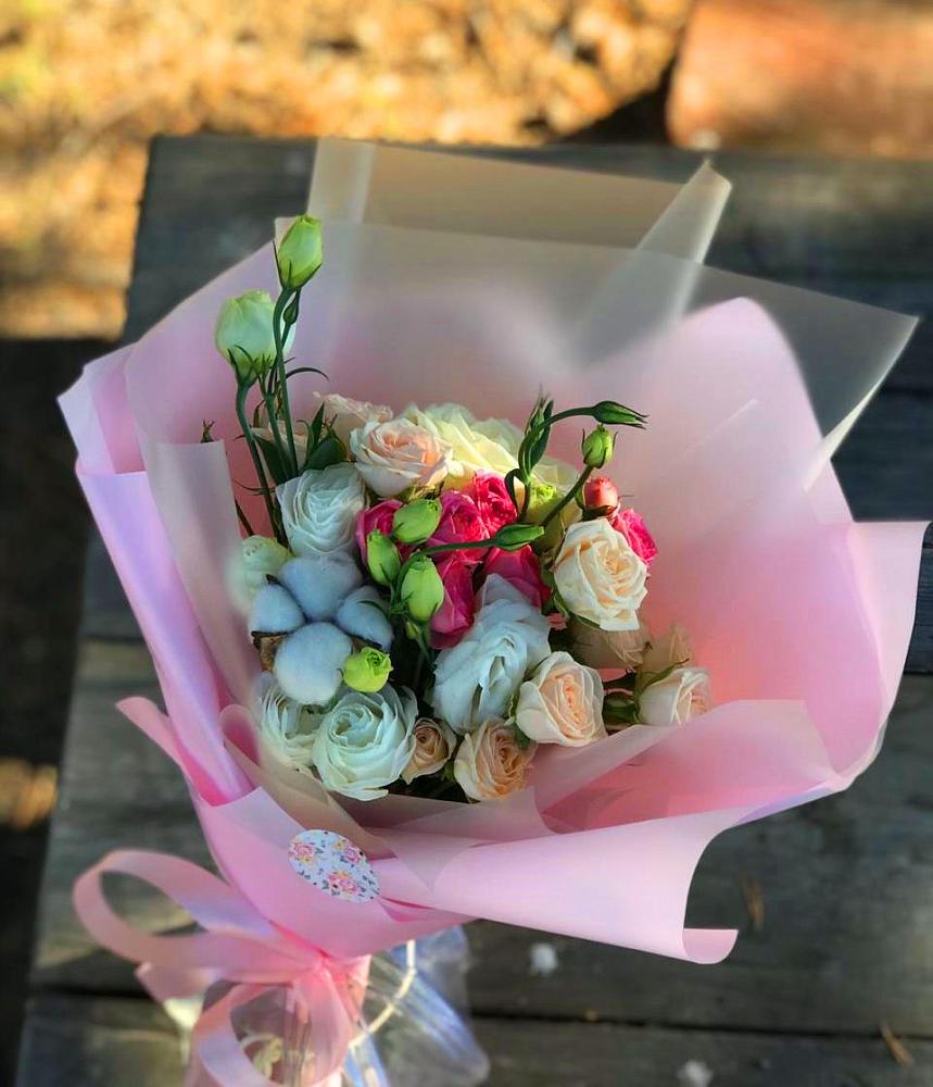 Букет цветов из: Розы и Лизиантусы в Нарткале