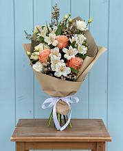 Букет цветов из:  Альстромерии, Лизиантусы, Розы и Хризантемы в Нарткале