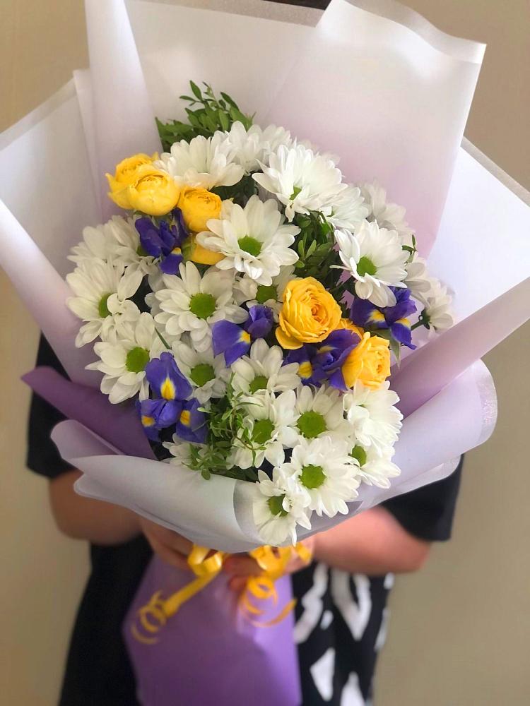 Букет цветов из: Ирисы, Хризантемы и Розы в Нарткале