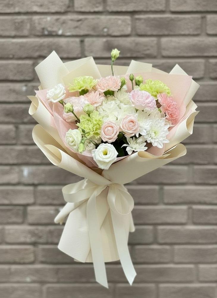 Букет цветов из: Гвоздики, Розы, Лизиантусы и Хризантемы в Нарткале