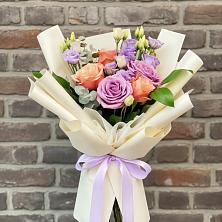 Букет цветов из:  Лизиантусы и Розы в Нарткале