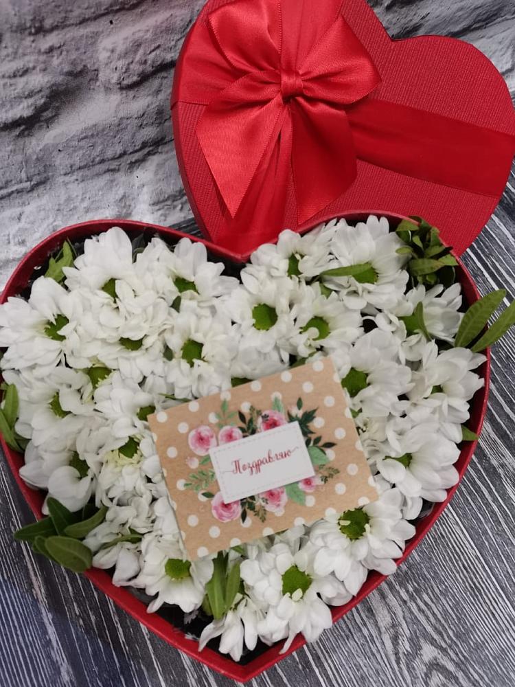 Цветочная композиция из Хризантемы в виде сердца в Нарткале