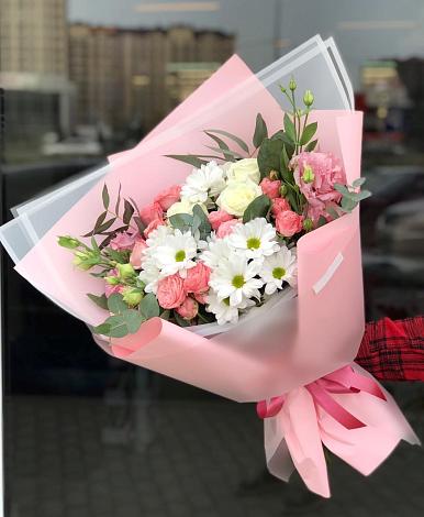 Букет цветов из: Розы, Лизиантусы и Хризантемы в Нарткале